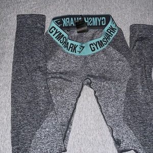 Gym shark leggings